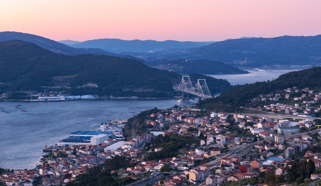 Ría de Vigo con Puente de Rande al atardecer